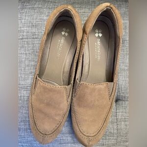 Naturalizer Brown Sole Loafers